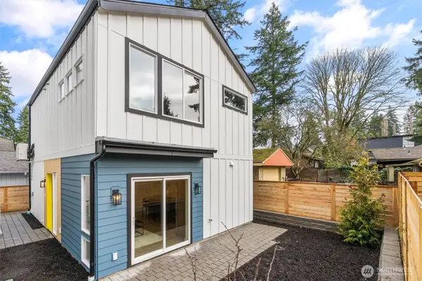 14306 Roslyn Place N, Seattle, WA 98133