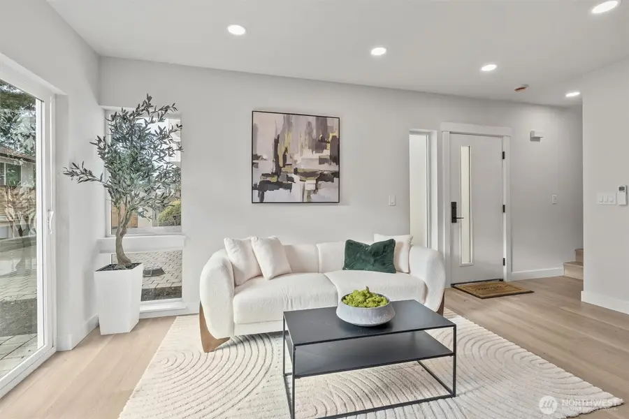 14306 Roslyn Place N, Seattle, WA 98133 - Image #3