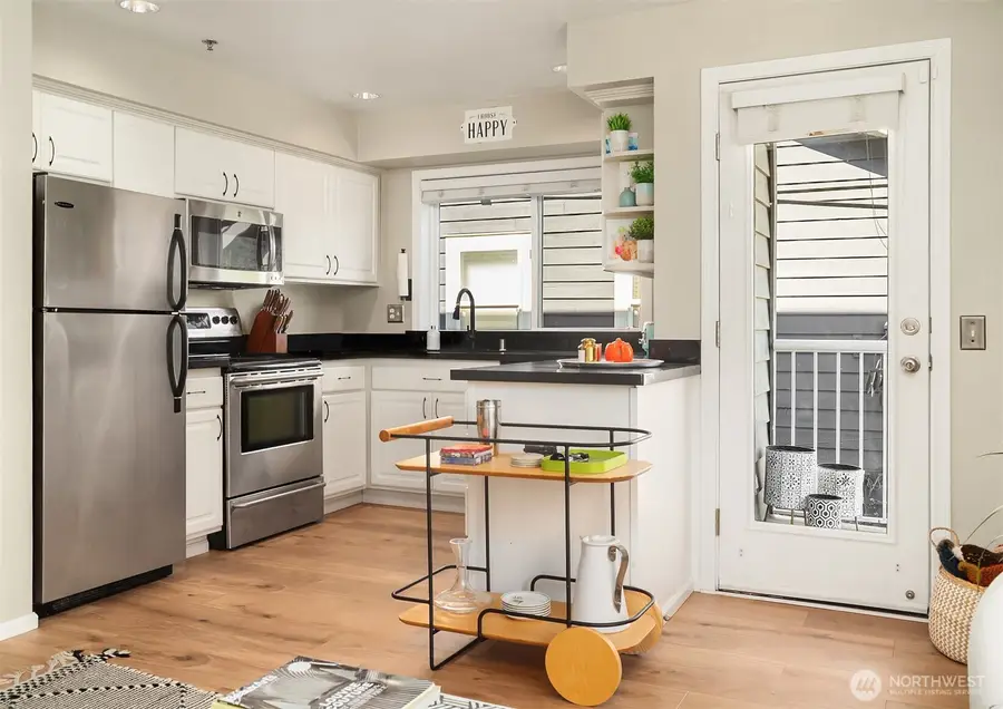 2116 California Avenue Sw #201, Seattle, WA 98116 - #2