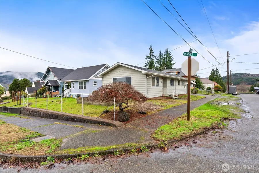 404 Eleventh Street, Raymond, WA 98577 - Image #3