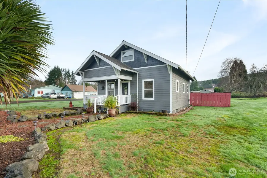 755 Willapa Second Street, Raymond, WA 98577 - Image #2