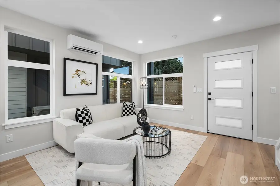 9228 22nd Avenue Sw, Seattle, WA 98106 - Image #3