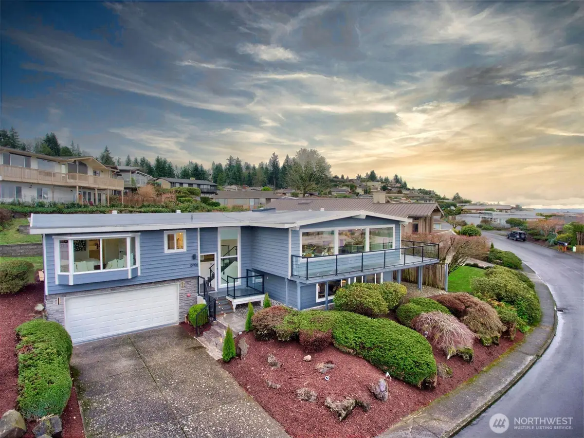 13901 Somerset Lane Se, Bellevue, WA 98006 - Image #1