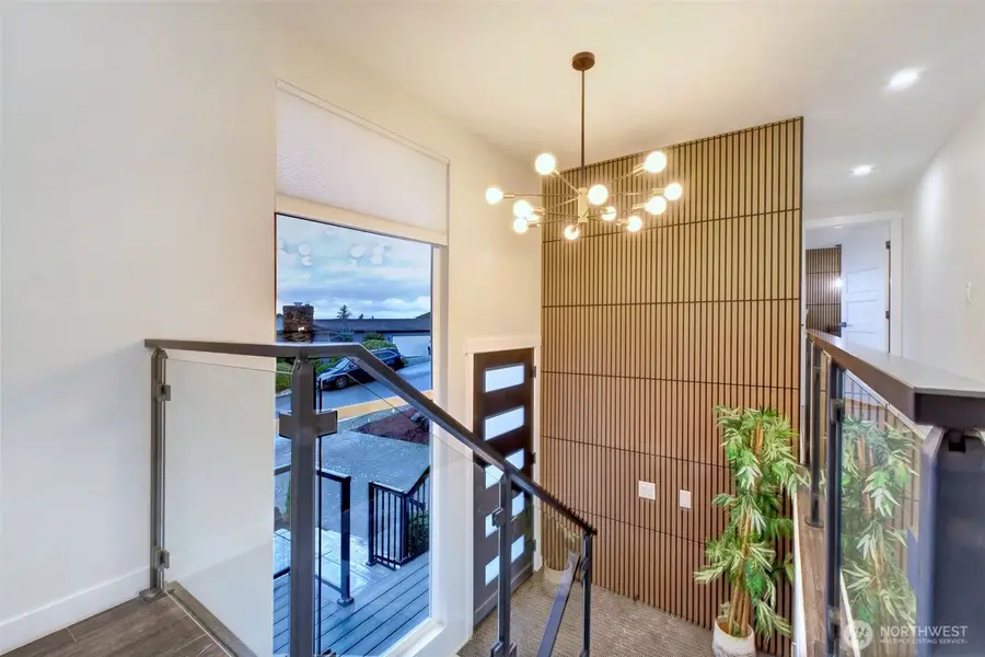 13901 Somerset Lane Se, Bellevue, WA 98006 - Image #2