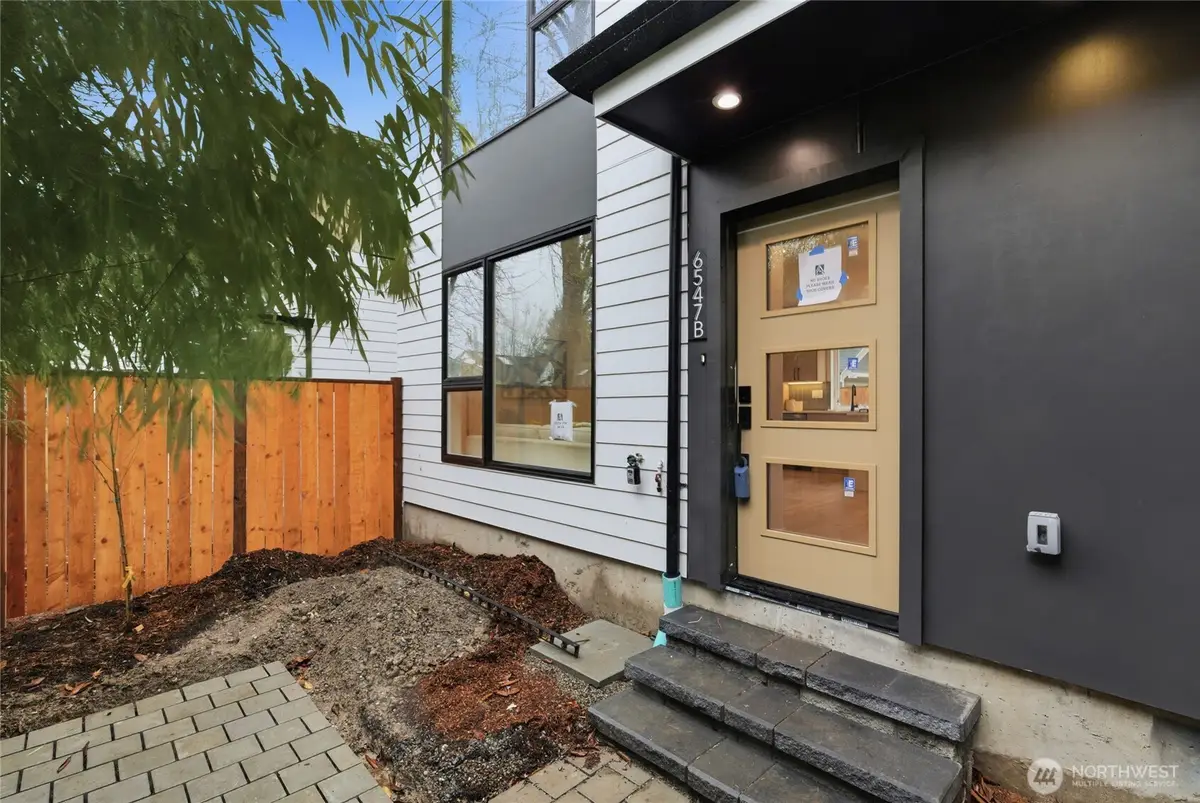 6547 11th Avenue Nw #B, Seattle, WA 98117 - Image #1