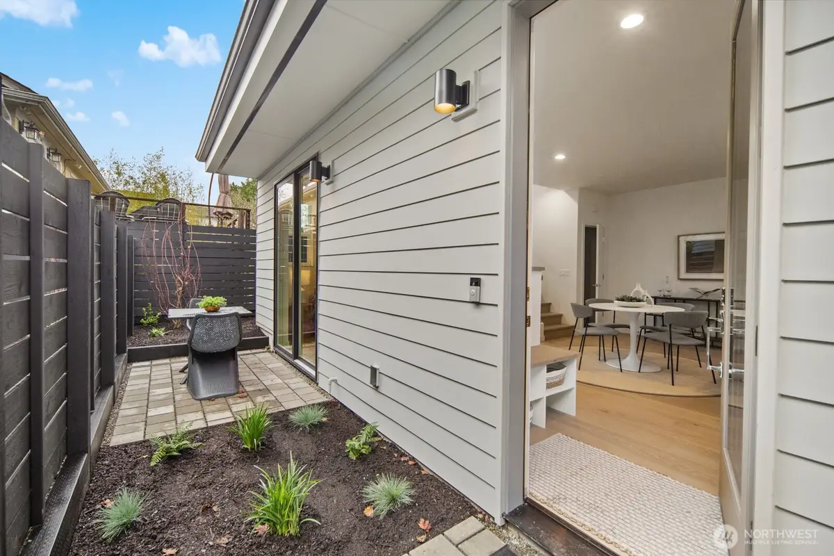 713 N 70th Street, Seattle, WA 98103 - Image #1