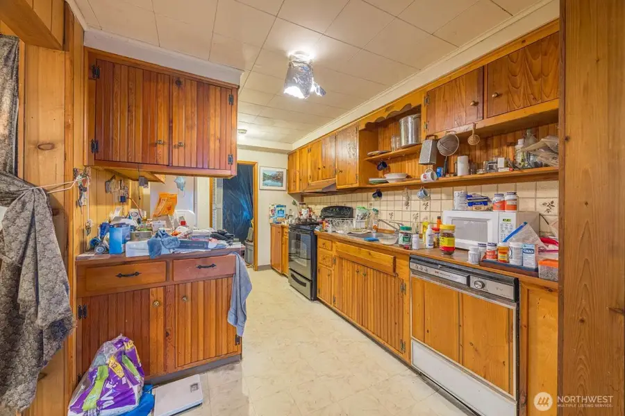 1103 W Spruce Street, Port Angeles, WA 98363 - Image #2