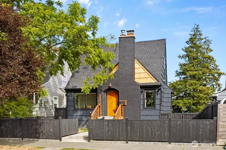 5926 34th Avenue Sw, Seattle, WA 98126 - Image #2