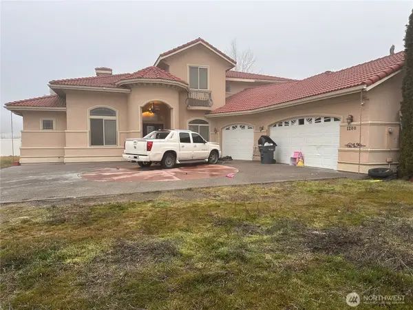 1200 Meadowlark Lane, Zillah, WA 98953