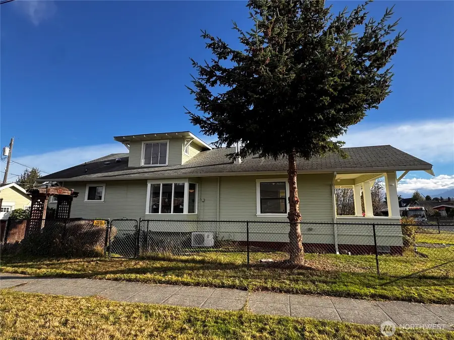 239 W 5th Street, Port Angeles, WA 98362 - Image #3