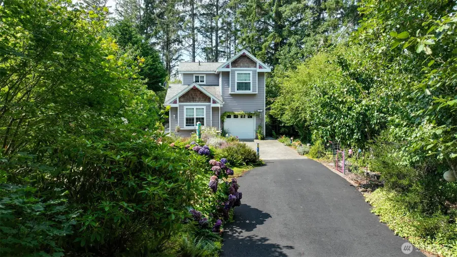 38 3rd St W, Chinook, WA 98614 - #3