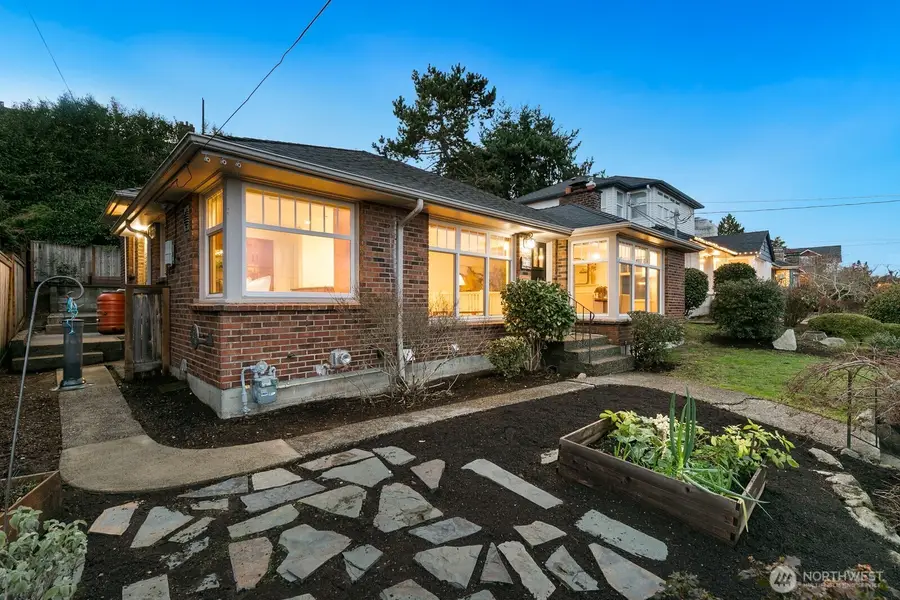 3307 36th Avenue W, Seattle, WA 98199 - Image #2