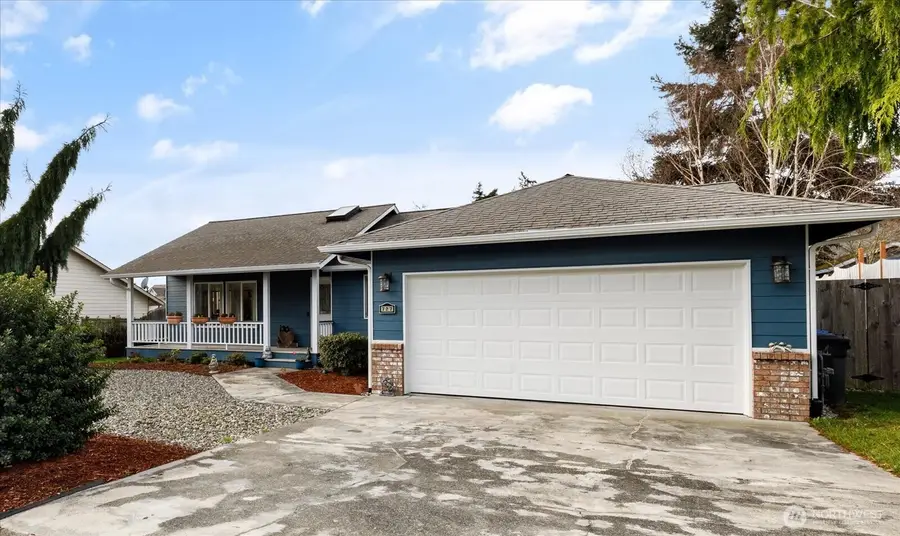 727 SW Ottercrest Street, Oak Harbor, WA 98277 - Image #3