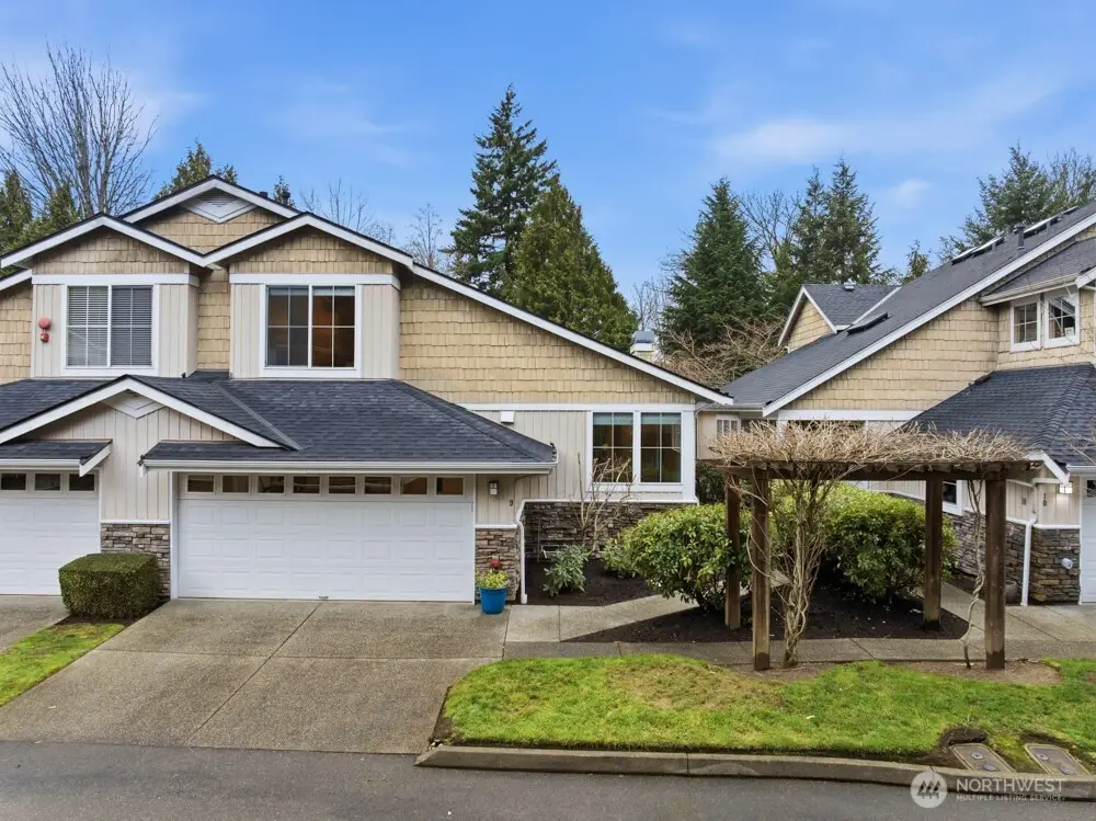 120 Newport Way Nw #9, Issaquah, WA 98027 - Image #1