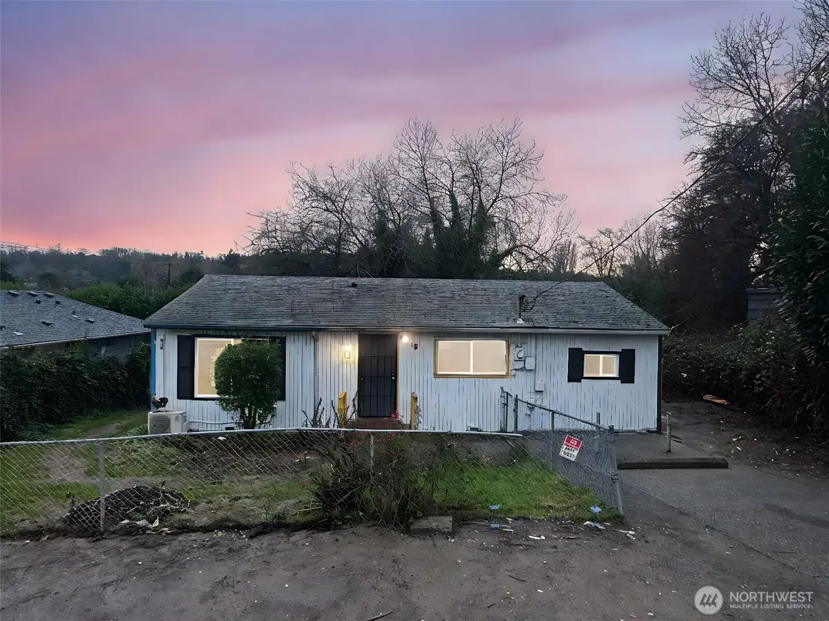 8915 10th Avenue S, Seattle, WA 98108 - Image #1