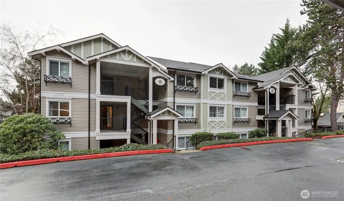 11303 NE 128th St #B201, Kirkland, WA 98034 - Image #1