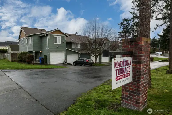 915 SW Kimball Drive #B3, Oak Harbor, WA 98277