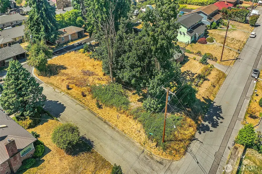 1 Hawthorne Street, Everett, WA 98201 - Image #3