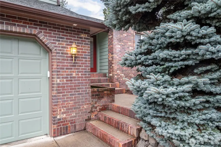 214 St. James Court, Longview, WA 98632 - Image #2