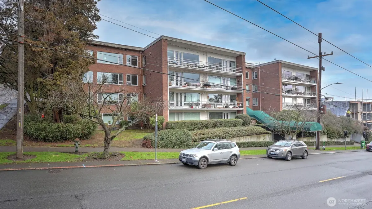 530 W Olympic Place #304, Seattle, WA 98119 - Image #1