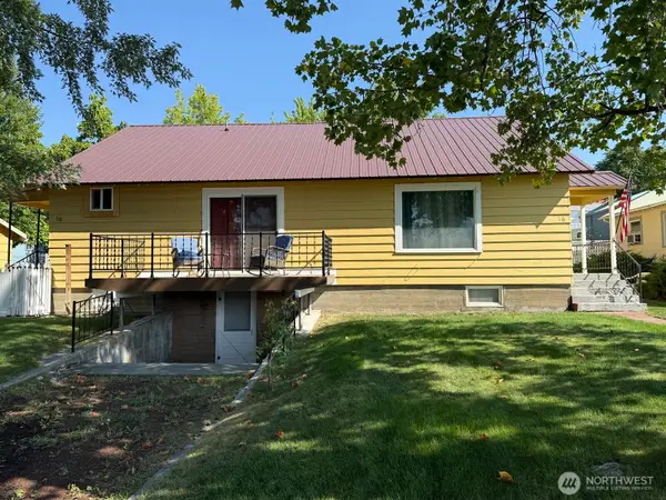 18 Cherry Avenue W, Omak, WA 98841