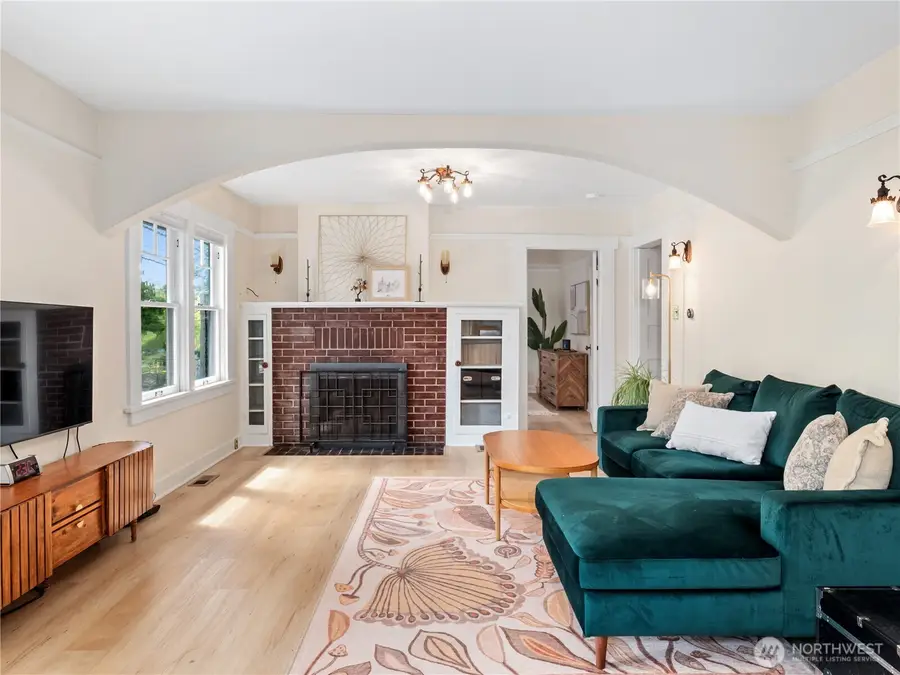 9701 Roosevelt Way Ne, Seattle, WA 98115 - Image #2