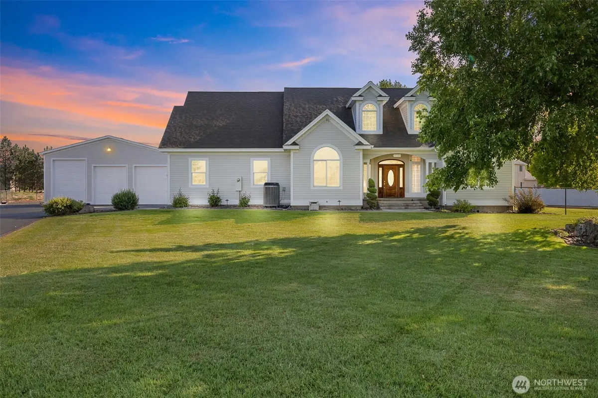 101304 Billings Court, West Richland, WA 99353 - Image #1