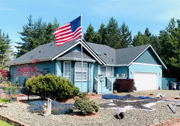 419 Lake West Loop Ne, Ocean Shores, WA 98569