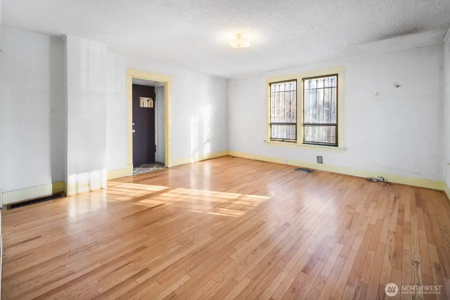 3226 S Edmunds Street, Seattle, WA 98118 - Image #2