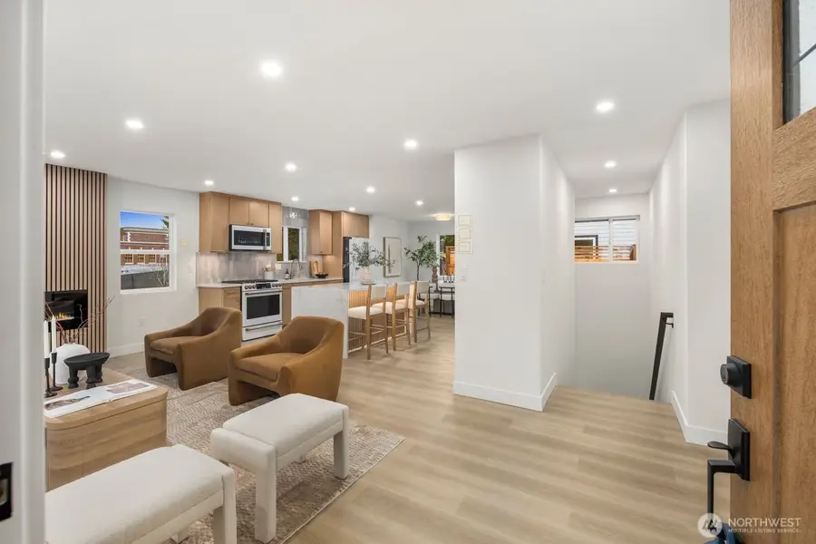 7555 32nd Avenue Sw, Seattle, WA 98126 - Image #3