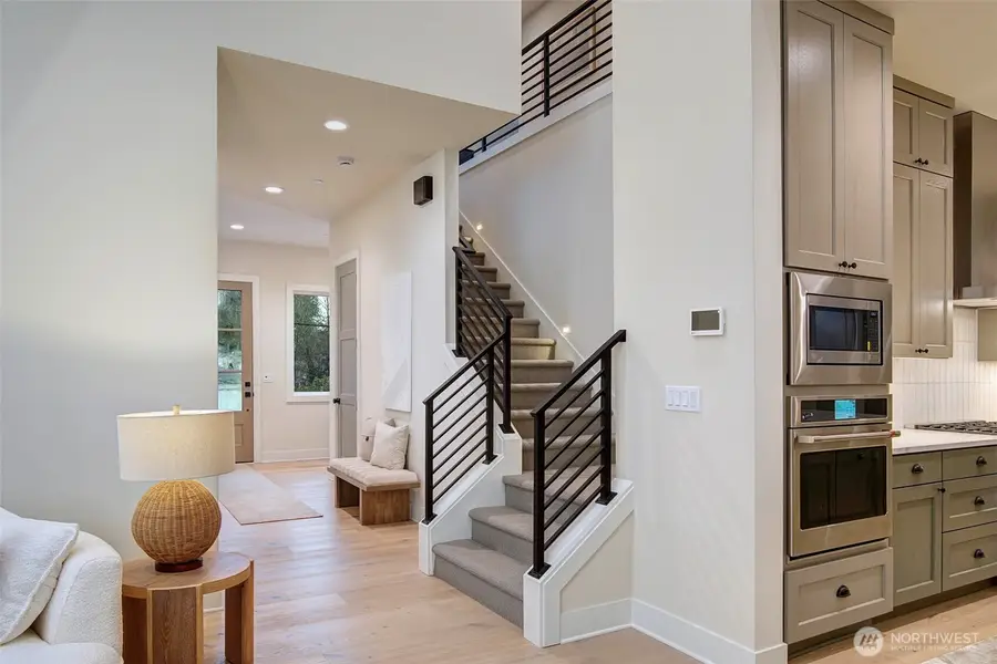 8718 128th Avenue Ne, Kirkland, WA 98033 - Image #2