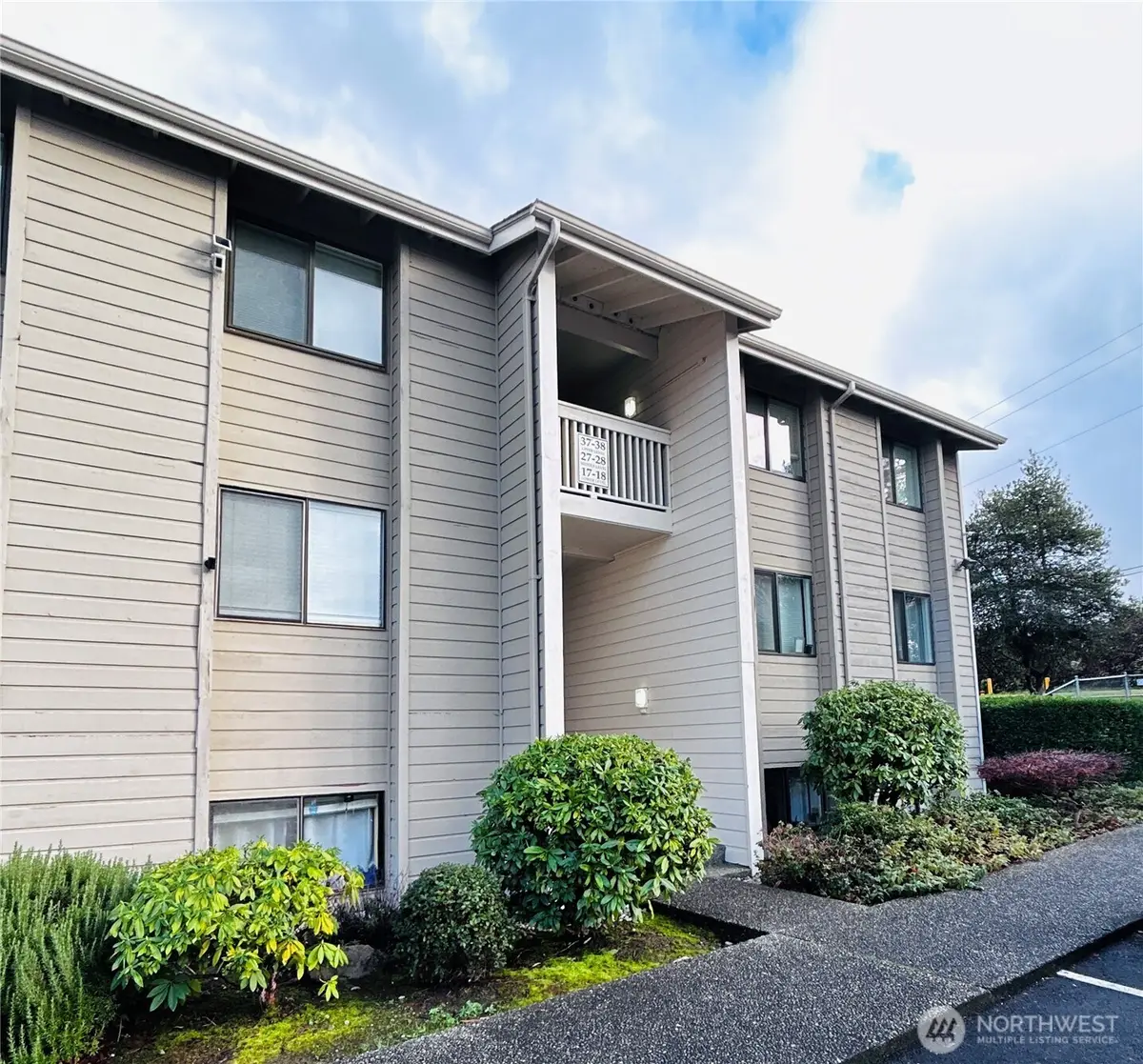 1327 S Puget Drive #F-27, Renton, WA 98055 - Image #1
