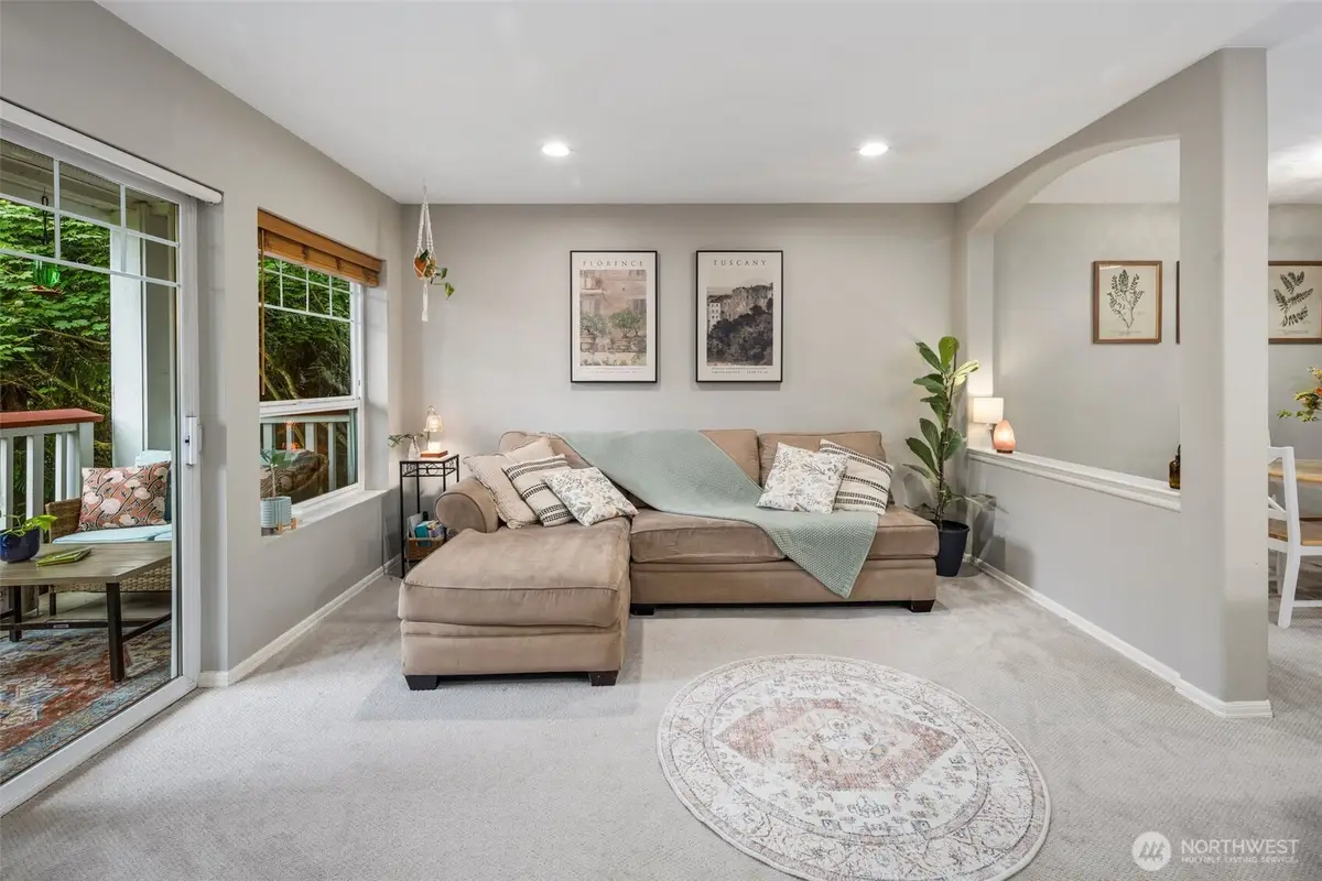 18501 Newport Way #H236, Issaquah, WA 98027 - Image #1