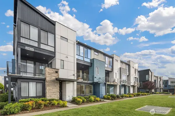 21822 25th Avenue Se #B, Bothell, WA 98021