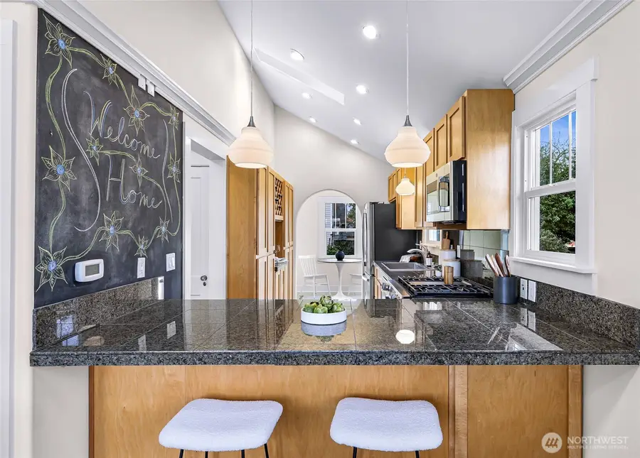 8907 5th Avenue Ne, Seattle, WA 98115 - Image #2