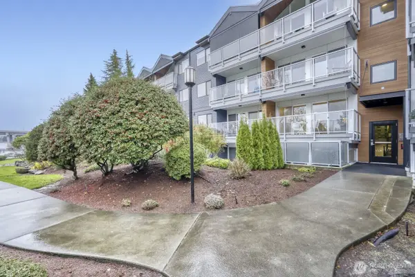 2501 Canterbury Lane E #215, Seattle, WA 98112