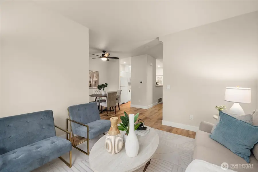 6773 SE Cougar Mountain Way #4, Bellevue, WA 98006 - Image #3