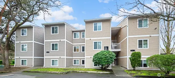 12435 NE 131st Court #D102, Kirkland, WA 98034