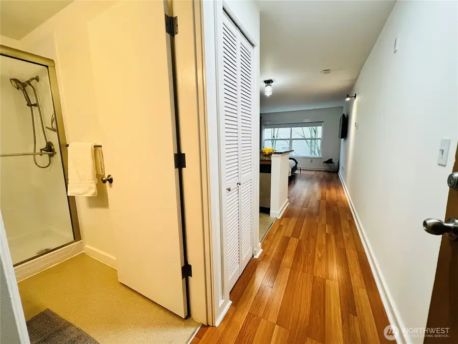 7600 Greenwood Avenue N #206, Seattle, WA 98103 - Image #2