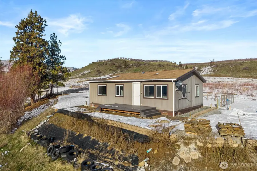 565 Boyd Loop Rd, Manson, WA 98831 - Image #2