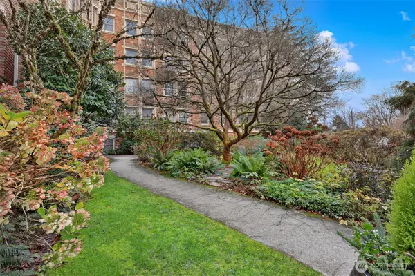 5810 Cowen Place Ne #202, Seattle, WA 98105