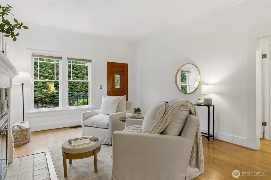 2554 3rd Avenue W, Seattle, WA 98119 - Image #2