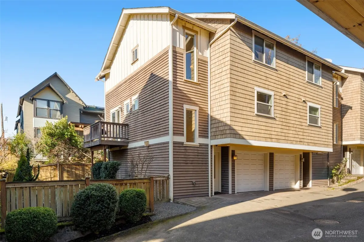213 N 39th Street #C, Seattle, WA 98103 - Image #1