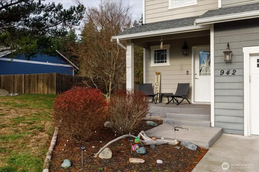 942 Walker Heights Place, Oak Harbor, WA 98277 - Image #2