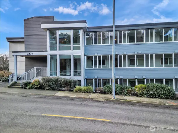 2221 Gilman Drive W #205, Seattle, WA 98119