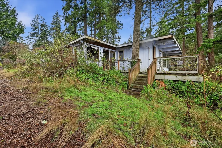 1284 Dines Point Rd, Greenbank, WA 98253 - Image #3