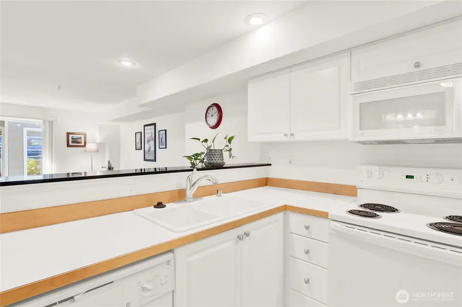 3318 30th Avenue Sw #B404, Seattle, WA 98126 - Image #3