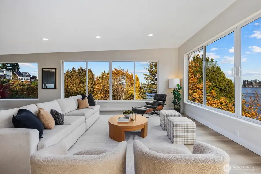 1701 41st Avenue Sw, Seattle, WA 98116 - Image #2