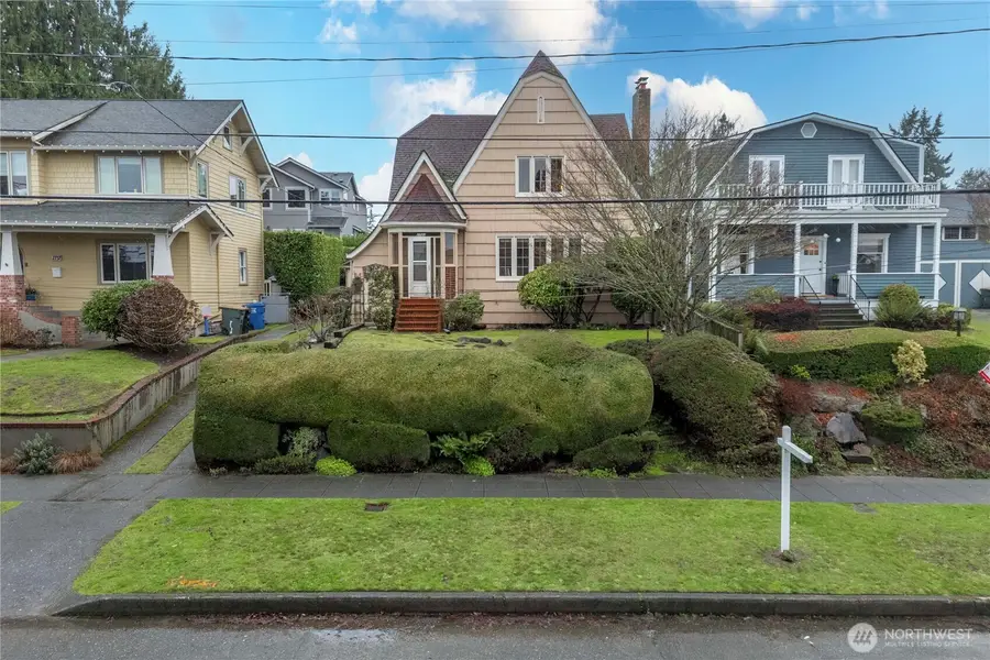 2733 37th Avenue Sw, Seattle, WA 98126 - Image #2