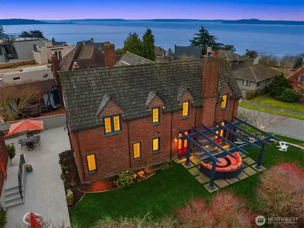 2256 W Viewmont Way W, Seattle, WA 98199